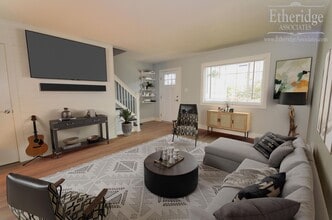 Building Photo - Renovated 2 bed 1.5 Bath Townhome Apartment - Sun Valley