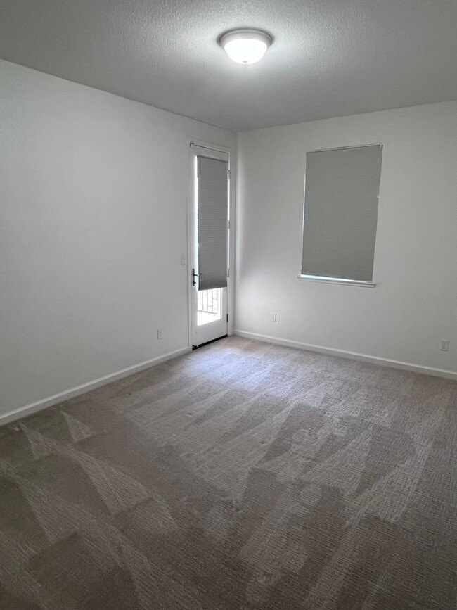 Building Photo - BEAUTIFUL HOME IN ROSEVILLE IN THE GATED COMMUNITY OF STONE POINT!!