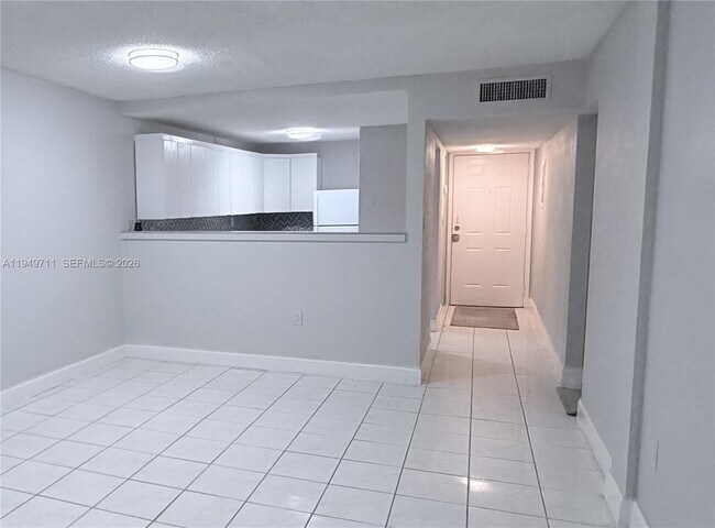 Building Photo - 10000 NW 80th Ct