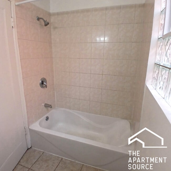 Building Photo - 4808 W Barry Ave