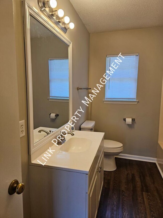 Building Photo - 5007b N Moore Ln