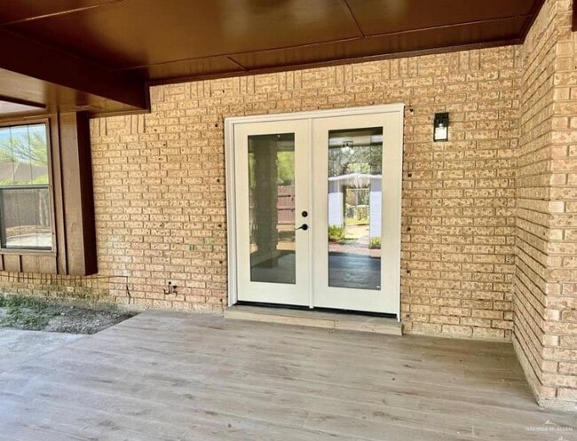 Building Photo - 12 Collins St