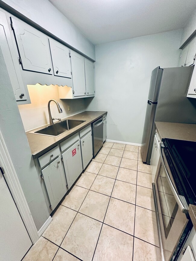 Building Photo - 110 5th St