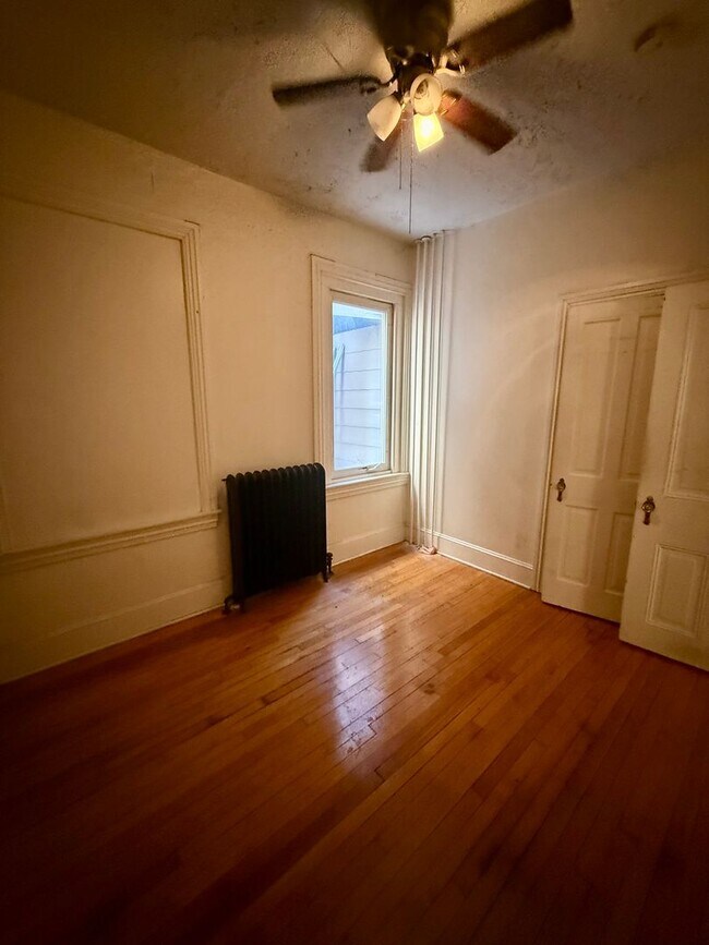 Building Photo - 326 W Broad St