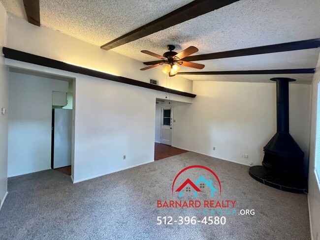 Building Photo - Available Now: 2 bed/1 bath duplex with ca...