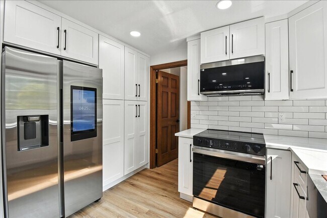 Building Photo - 3bd/2.25ba Edmonds House