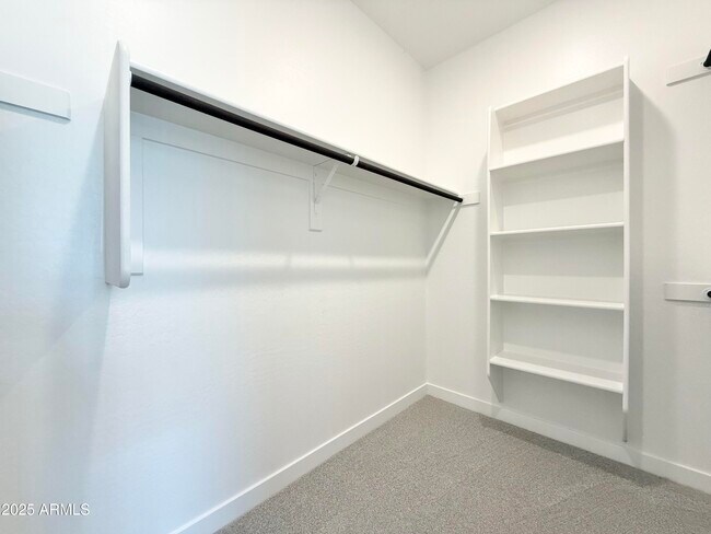 Building Photo - 9543 W Avalon Dr