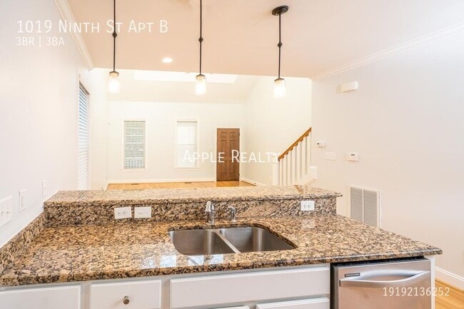 Building Photo - 1019 9th St