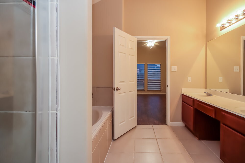 Building Photo - 3211 Quail Run Dr