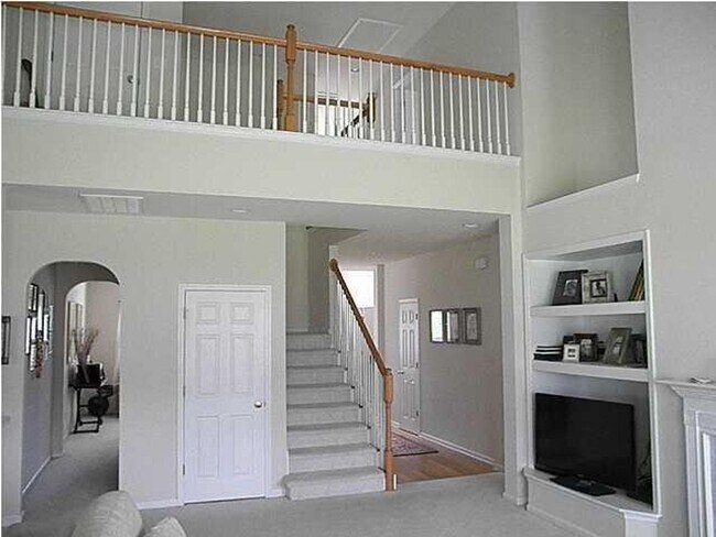 Building Photo - 4Br 2.5Ba in Grand Oaks with Pool Access!