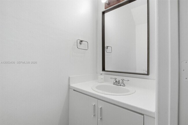 Building Photo - 2066 Madeira Dr