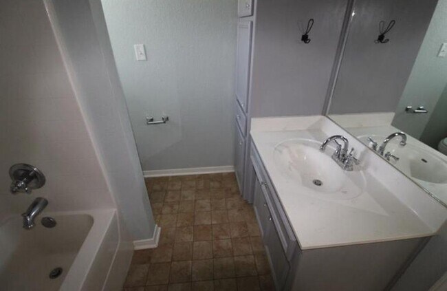 Building Photo - 2603 Jasmine Ln