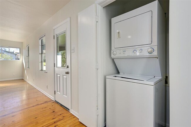 Building Photo - 1709 Ulit Ave