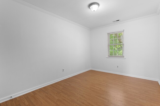 Building Photo - 5423 Pine Top Cir