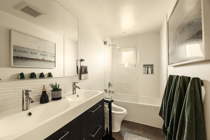 Building Photo - 610 9th St