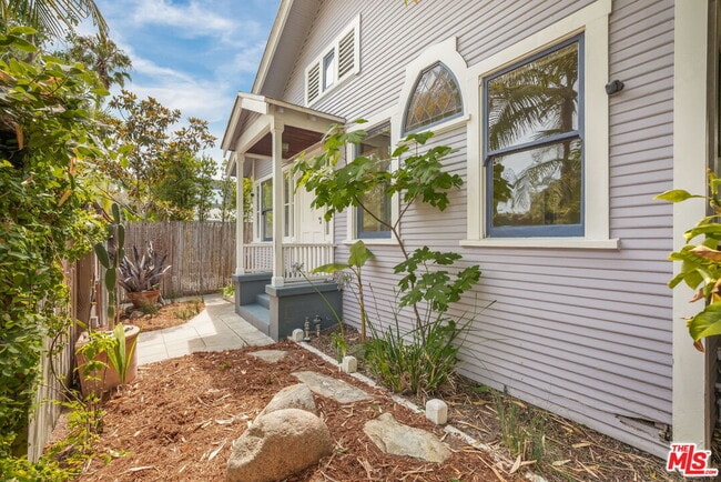 Building Photo - 532 Altair Pl