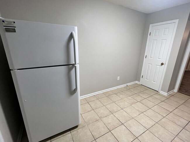 Building Photo - Hampton 1371-1373