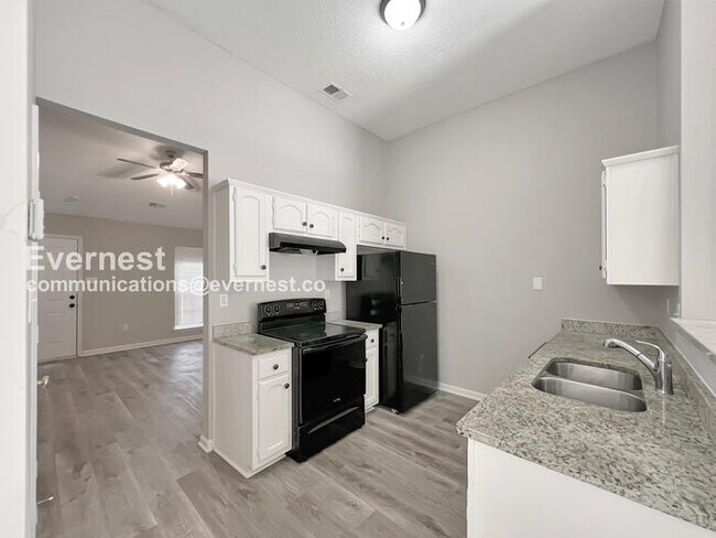 Building Photo - 5616 Kaitlyn Dr W