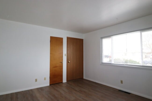 Building Photo - Cozy 2 Bedroom Ranch Duplex $930/monthly