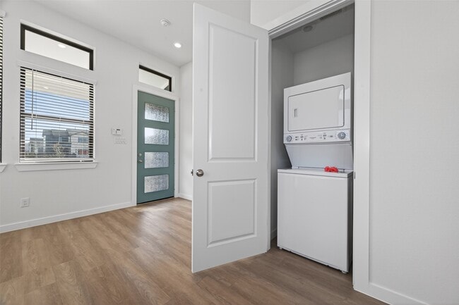 Building Photo - 1213 Mercantile St