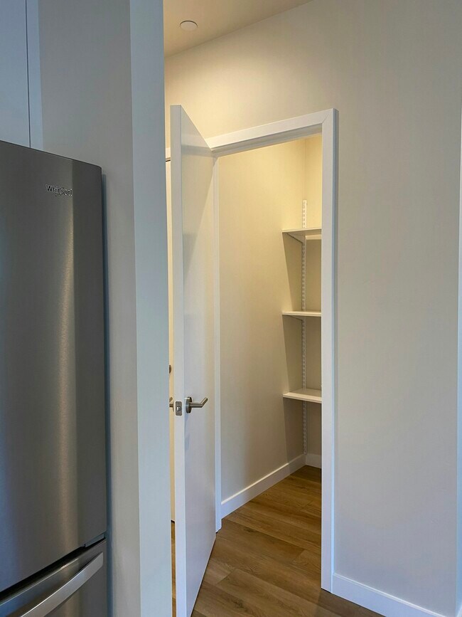Building Photo - 691 Stoneridge Drive, Unit ADU