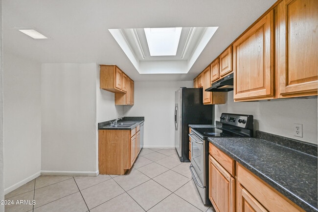 Building Photo - 612 S Allred Dr