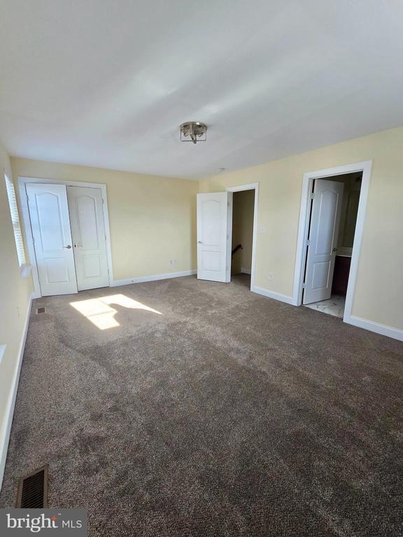 Building Photo - 23613 Linkside Dr