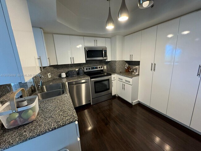 Building Photo - 6301 Collins Ave