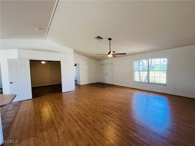 Building Photo - 3325 SW 15th Ave