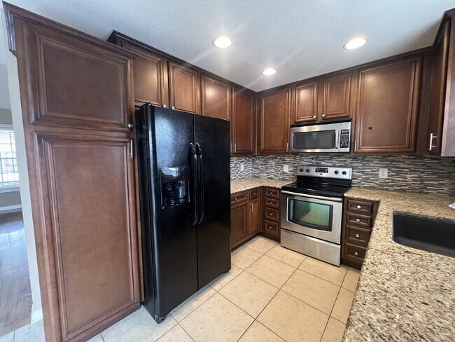 Building Photo - 3462 Southwood Dr