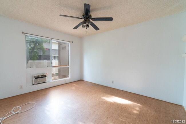 Building Photo - 2bd 1.5 ba 2 pkg townhome at Palm Villas g...