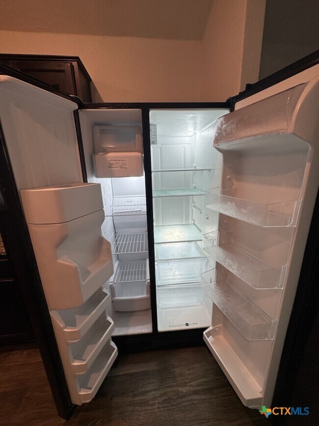 Building Photo - 908 Adler Way