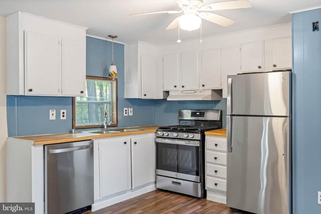 Building Photo - 34490 Virginia Dr