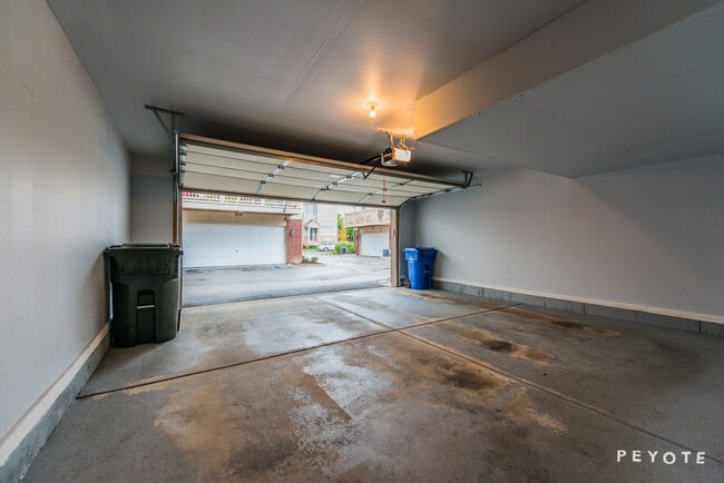 Building Photo - 1252 Evergreen Ave
