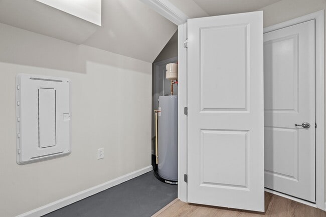 Building Photo - 1509 Newpoint Dr