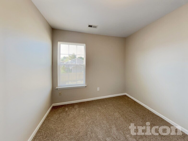 Building Photo - 1316 Crandon Dr