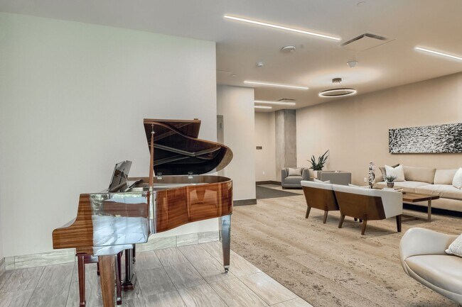 Building Photo - Two Bedroom Penthouse in Denver