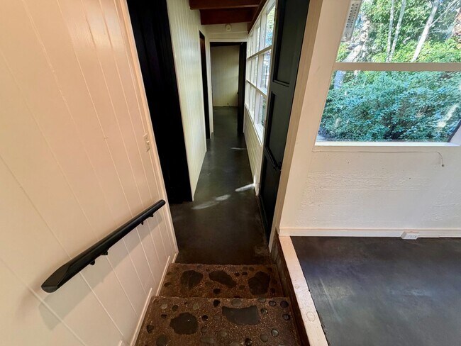 Building Photo - Unique 2 bedroom 2 bath home in Pacific Grove!