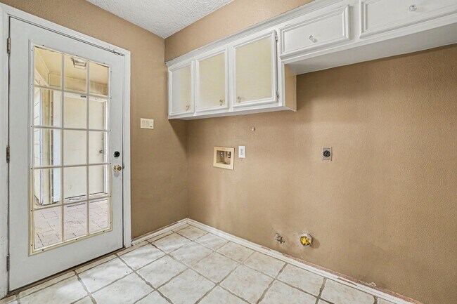 Building Photo - 14707 Treborway Dr