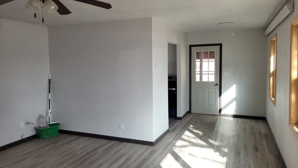 Building Photo - 409 S Madison Ave