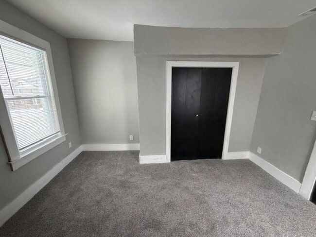 Building Photo - Charming 4-bed, 2-bath brick colonial home Contact KPM Detroit 313-429-3244