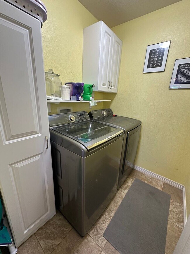 Building Photo - Spacious 5-Bedroom Smart Home Near Peterso...