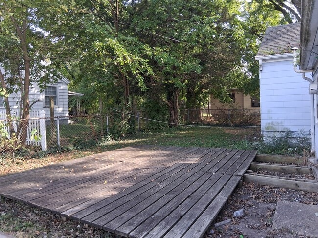 Building Photo - 1323 N Sheridan St