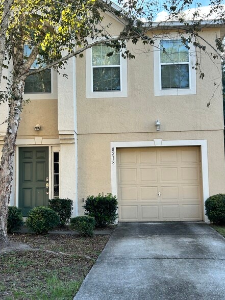 Building Photo - 8218 Halls Hammock Ct