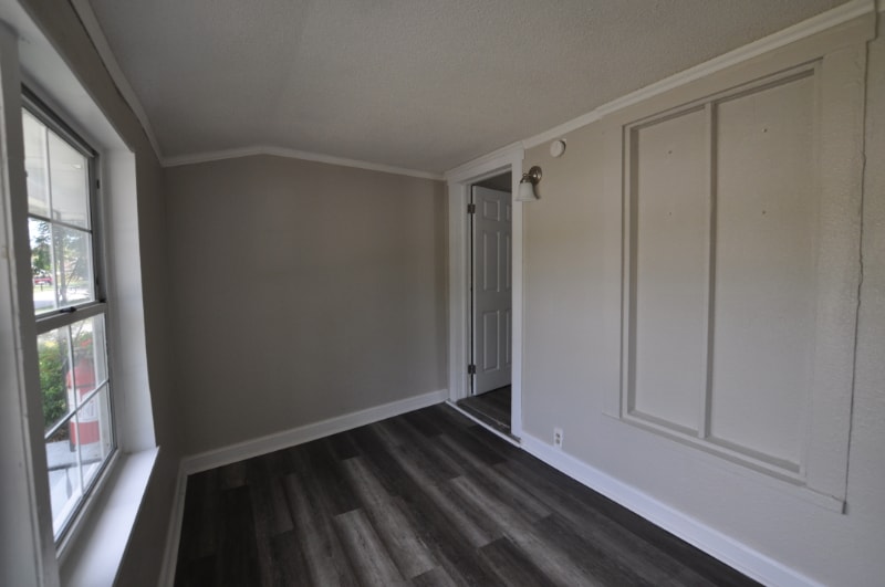 Building Photo - 914 23rd St W