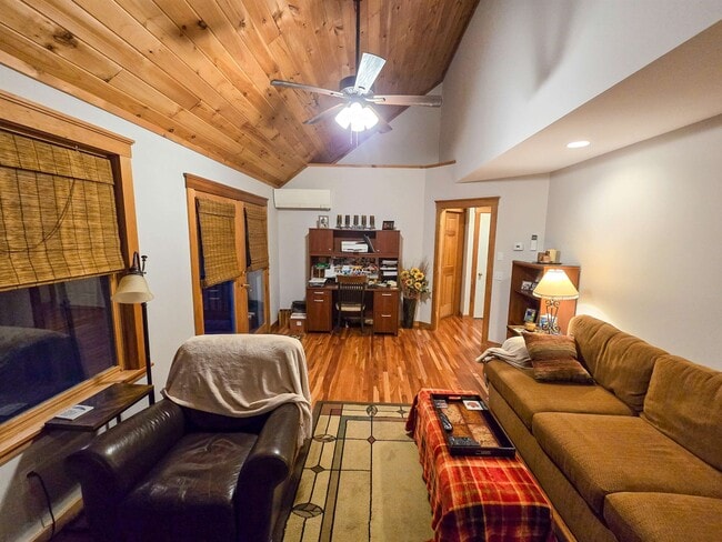 Building Photo - 145 Knight Ln