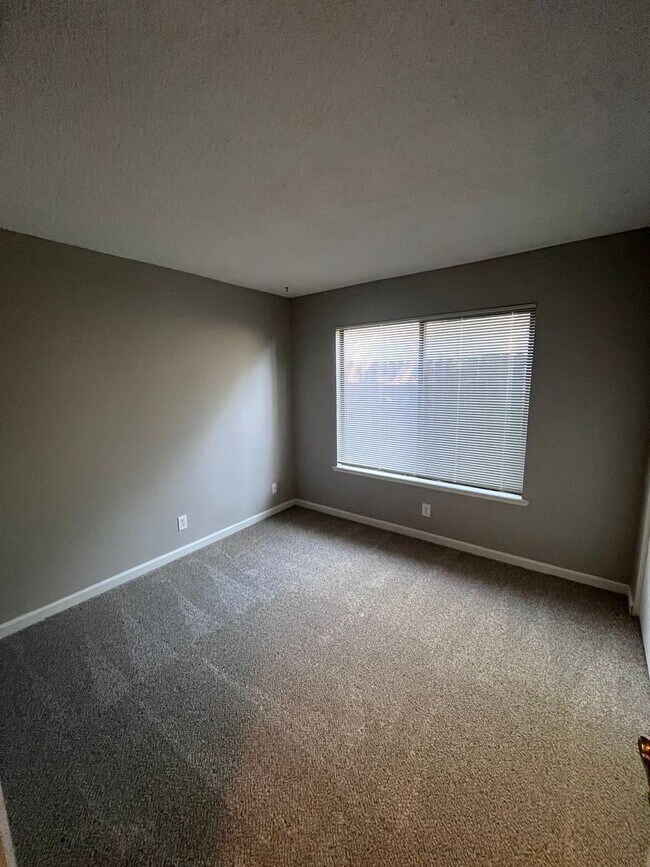 Building Photo - NICE UPDATED HOME IN CITRUS HEIGHTS!!