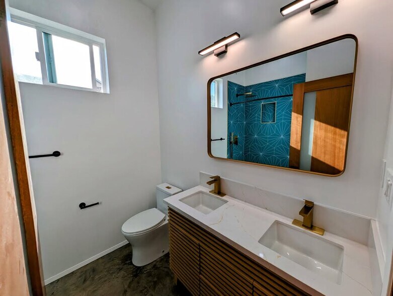 Building Photo - 720 San Pascual Ave