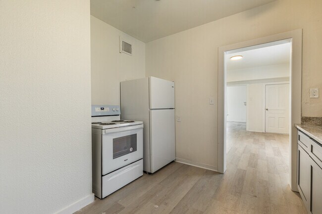 Building Photo - 515 N 15th St