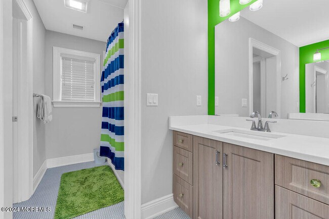 Building Photo - 300 Salem Ave